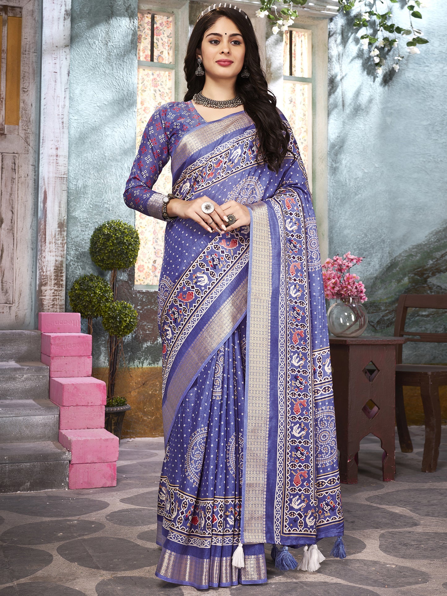 Women's Dola Silk Lavender Woven Design Celebrity Saree With Blouse Piece