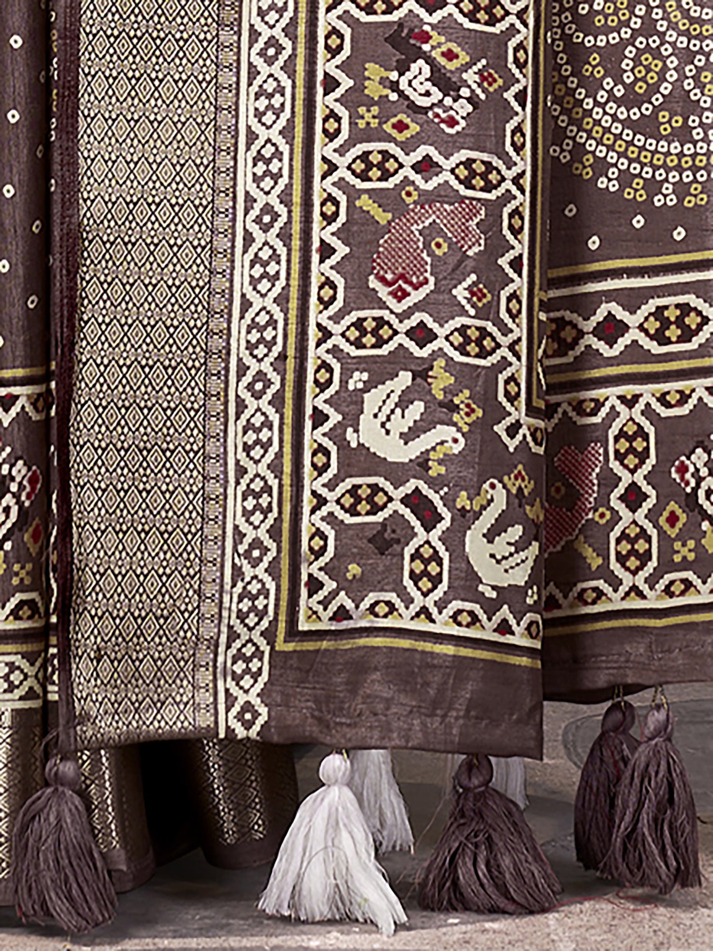 Women's Dola Silk Brown Woven Design Celebrity Saree With Blouse Piece