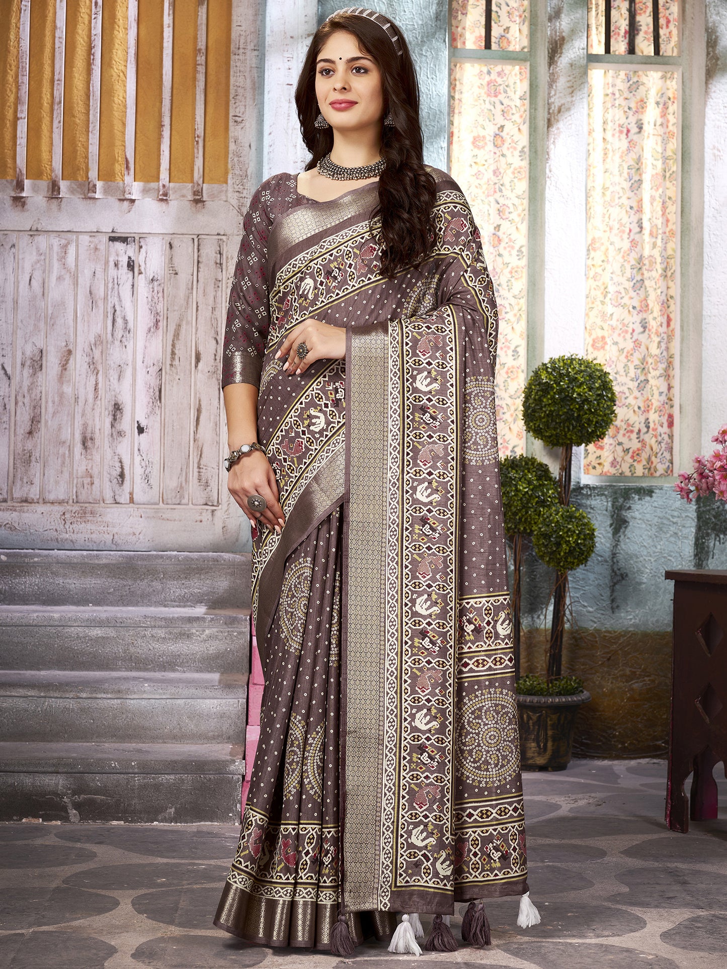Women's Dola Silk Brown Woven Design Celebrity Saree With Blouse Piece