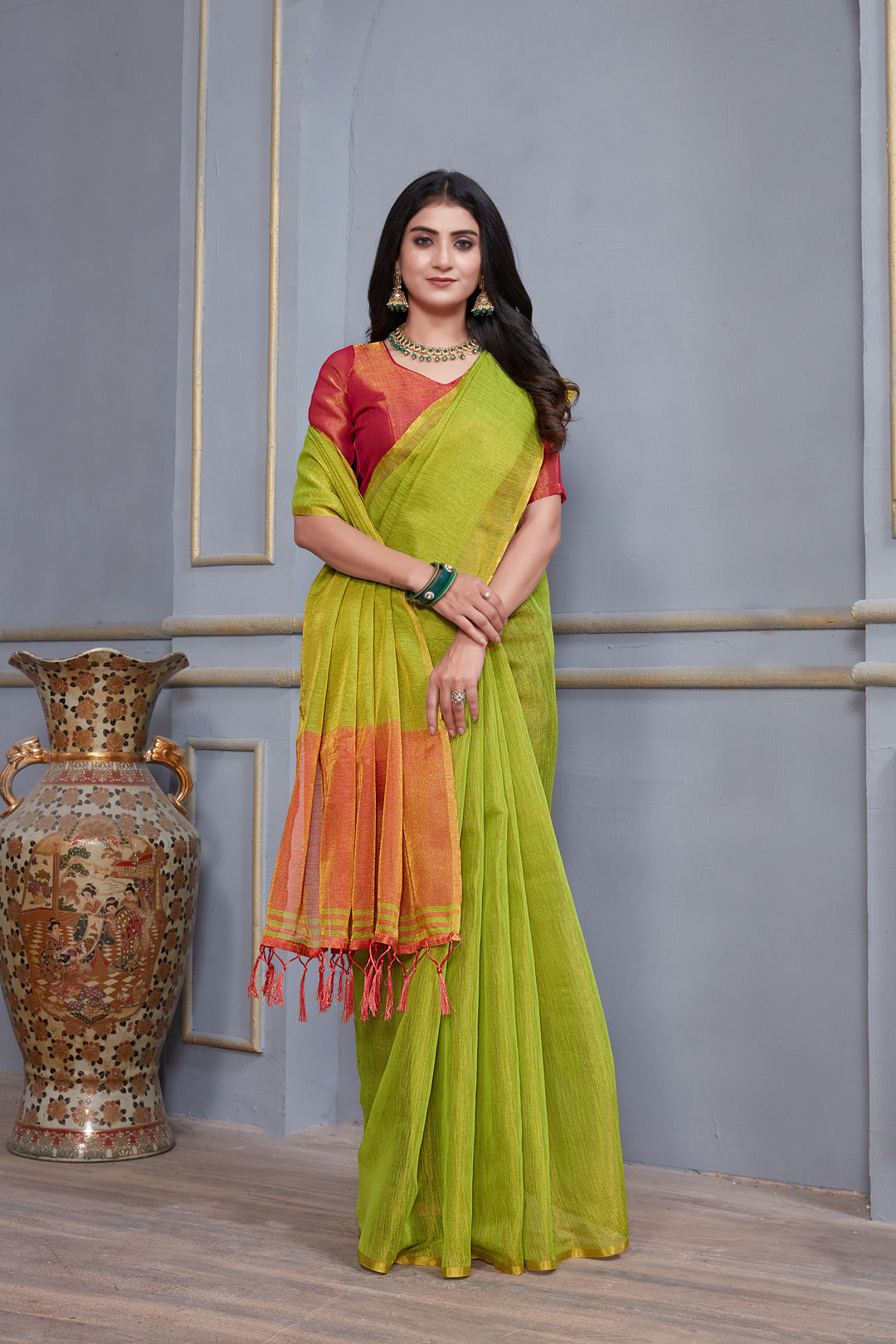 Dhiyona GR Women's Jheel Caramboa Green & Red Zari Woven Design Linen Jacquard Saree