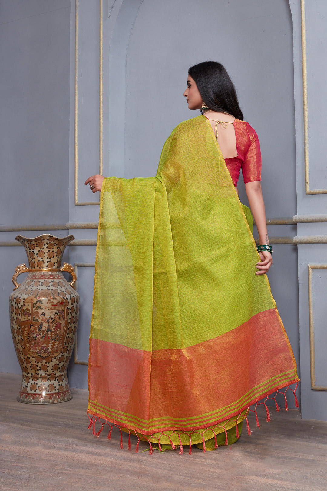 Dhiyona GR Women's Jheel Caramboa Green & Red Zari Woven Design Linen Jacquard Saree