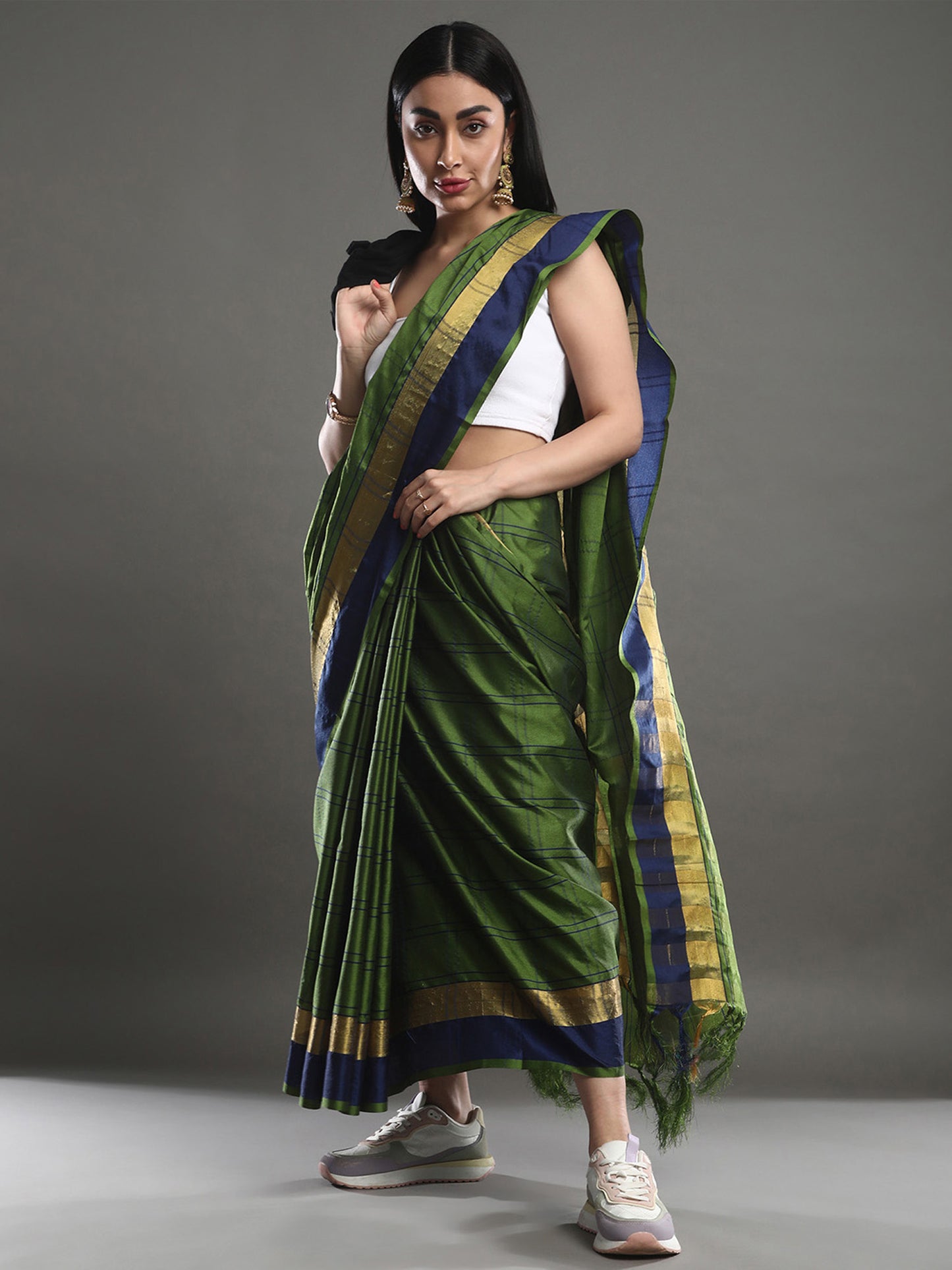 Women's Cotton Blend Green Woven Design Designer Saree With Blouse Piece