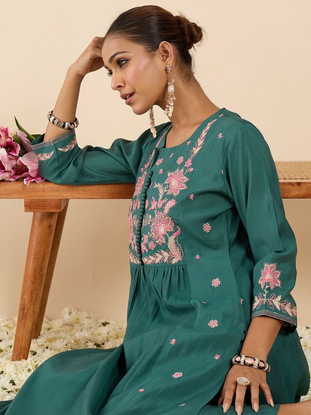 Dhiyona IE Embroidered Round Neck Three-Quarter Sleeves Tunic And Trousers