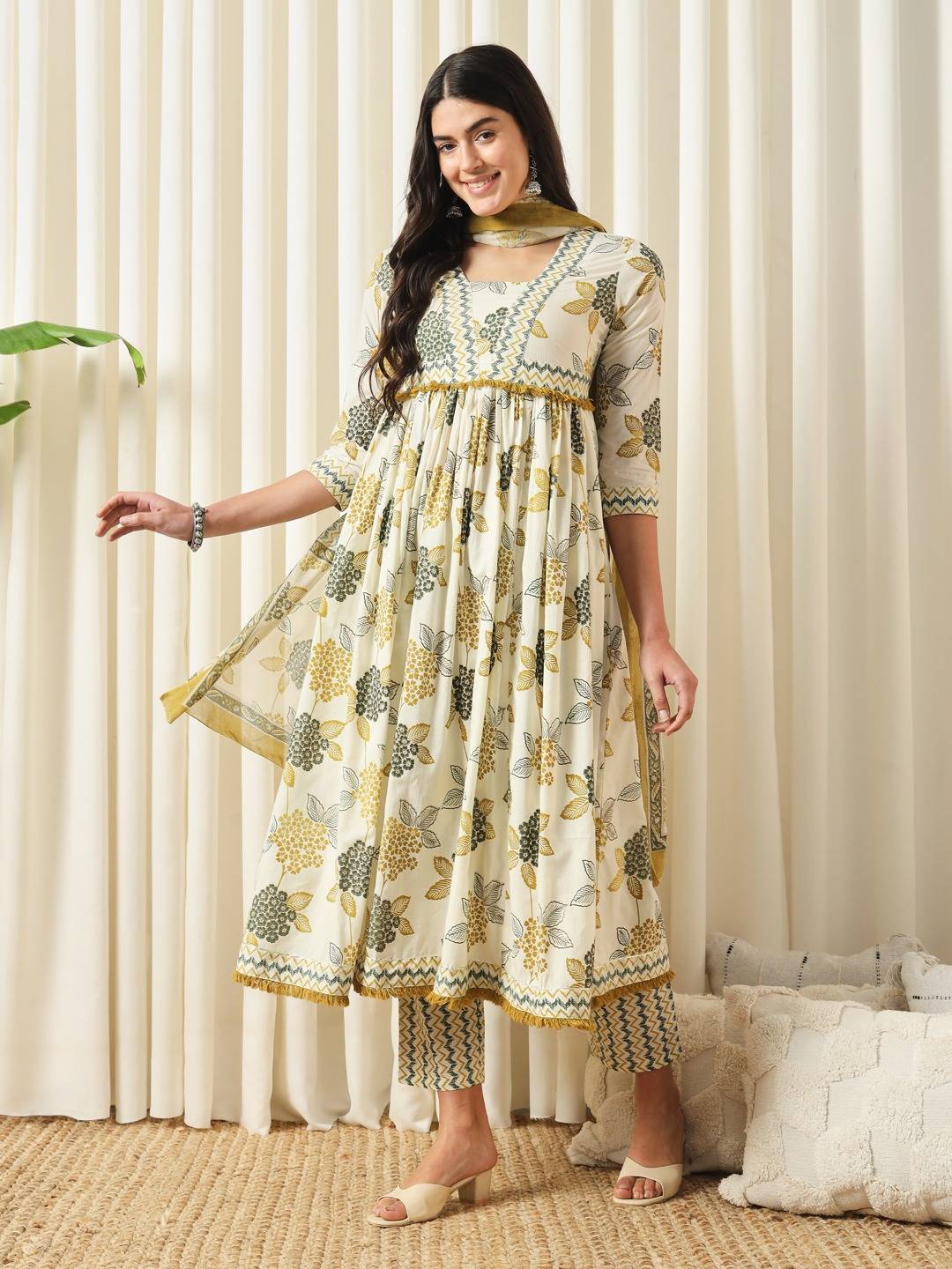 Fashion Floral Printed Empire Pure Cotton Flared Anarkali Kurta with Trousers & Dupatta Set XL Fashion Floral Printed Empire Pure Cotton Flared Anarkali Kurta with Trousers & Dupatta Set XL