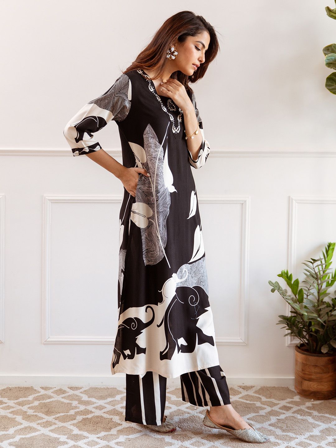 Dhiyona IS Women's Ethnic Motifs Printed Beads And Stones Straight Kurta With Palazzos
