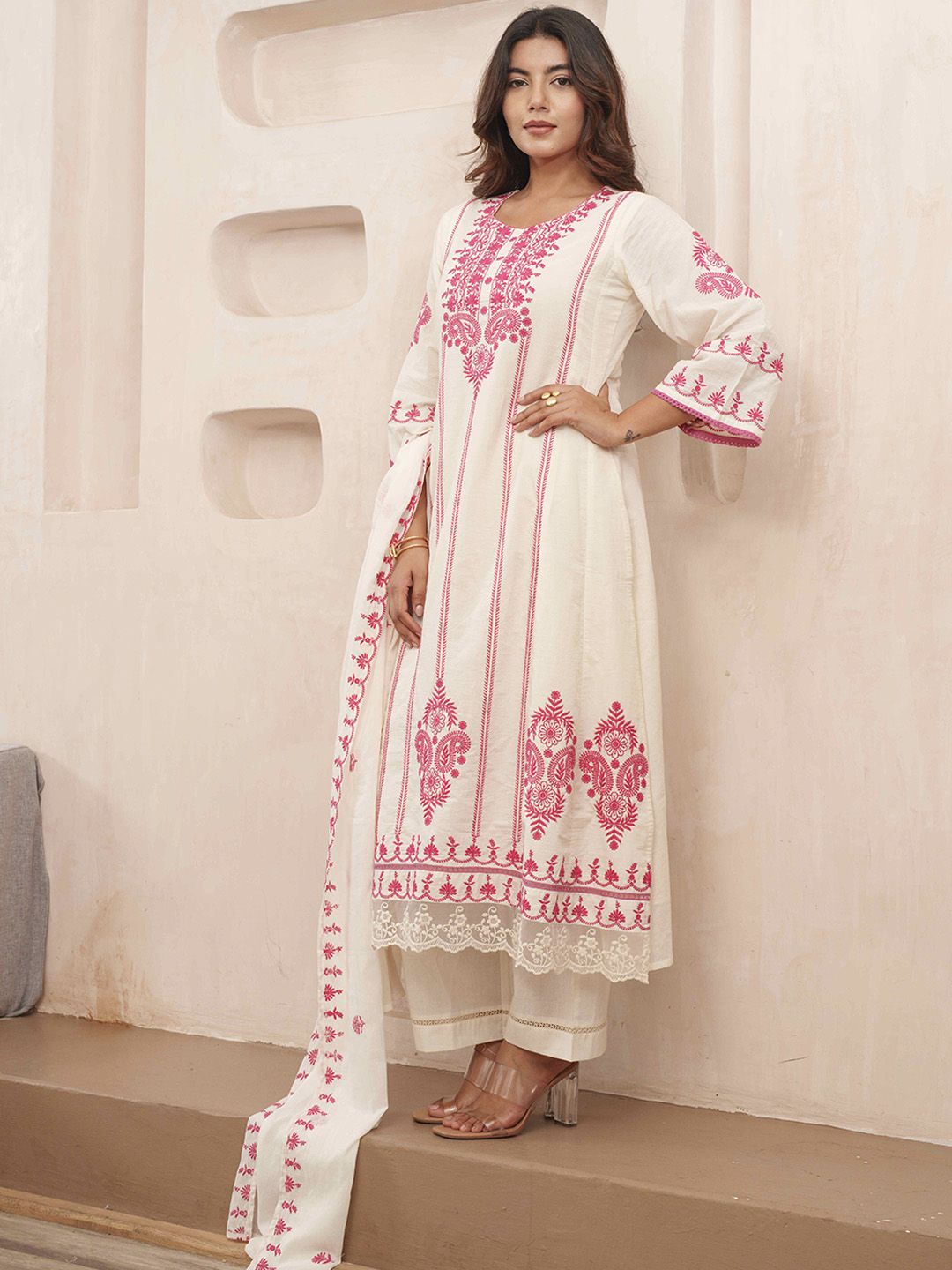 Dhiyona PD Women Floral Embroidered Pure Cotton Kurta & Trousers With Dupatta