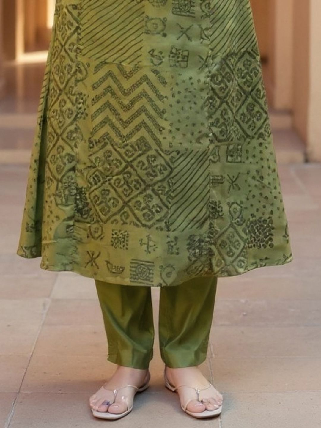 Women Printed Regular Thread Work Kurta with Trousers