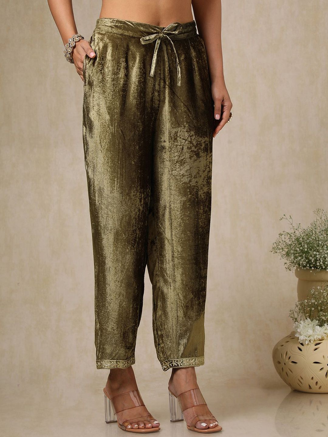 Dhiyona SO Women's Women Paisley Embroidered Regular Thread Work Velvet Kurta with Trousers & With Dupatta