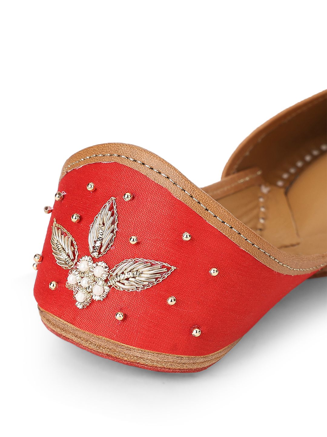 Dhiyona HOP Women Embellished Ethnic Mojaris Flats