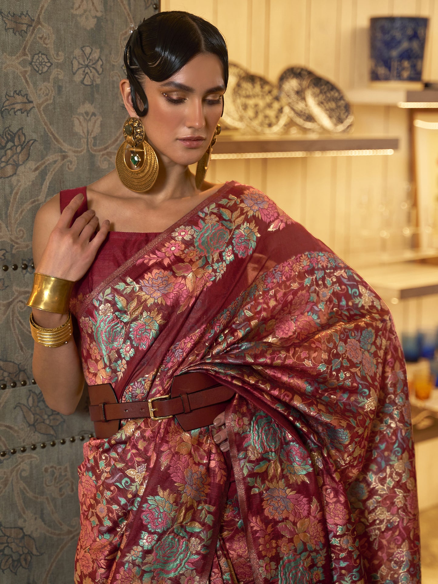 Women's Silk Blend Maroon Woven Design Handloom Saree With Blouse Piece