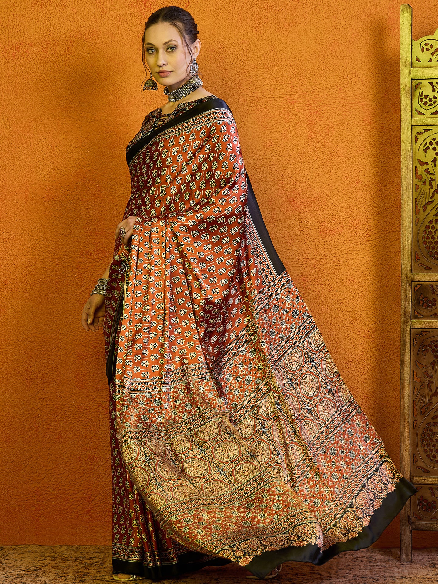 Women's Satin Navy Blue Printed Designer Saree With Blouse Piece