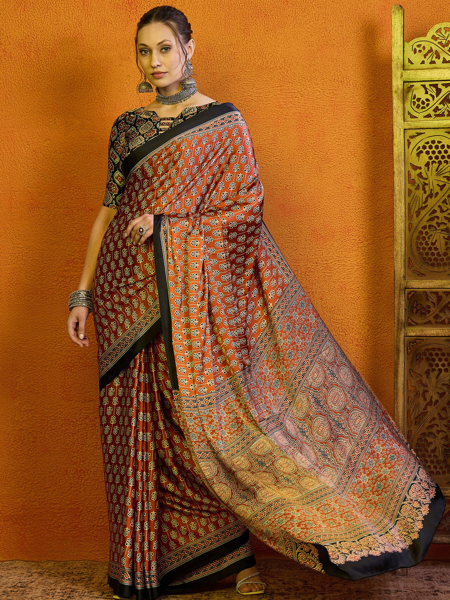 Women's Satin Navy Blue Printed Designer Saree With Blouse Piece
