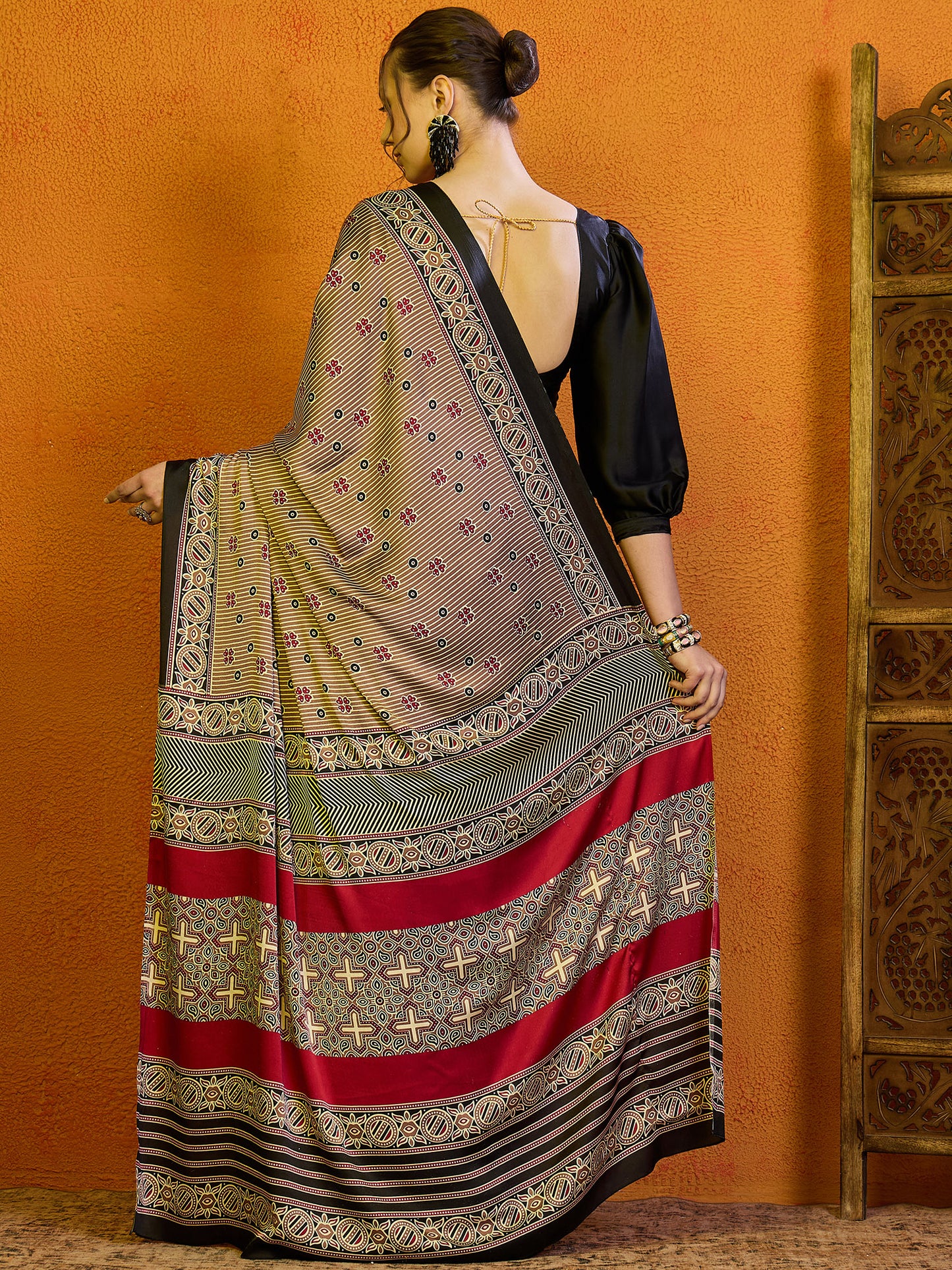 Women's Satin Magenta Printed Designer Saree With Blouse Piece