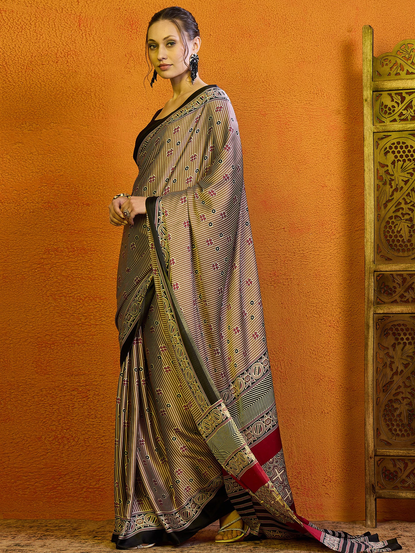 Women's Satin Magenta Printed Designer Saree With Blouse Piece