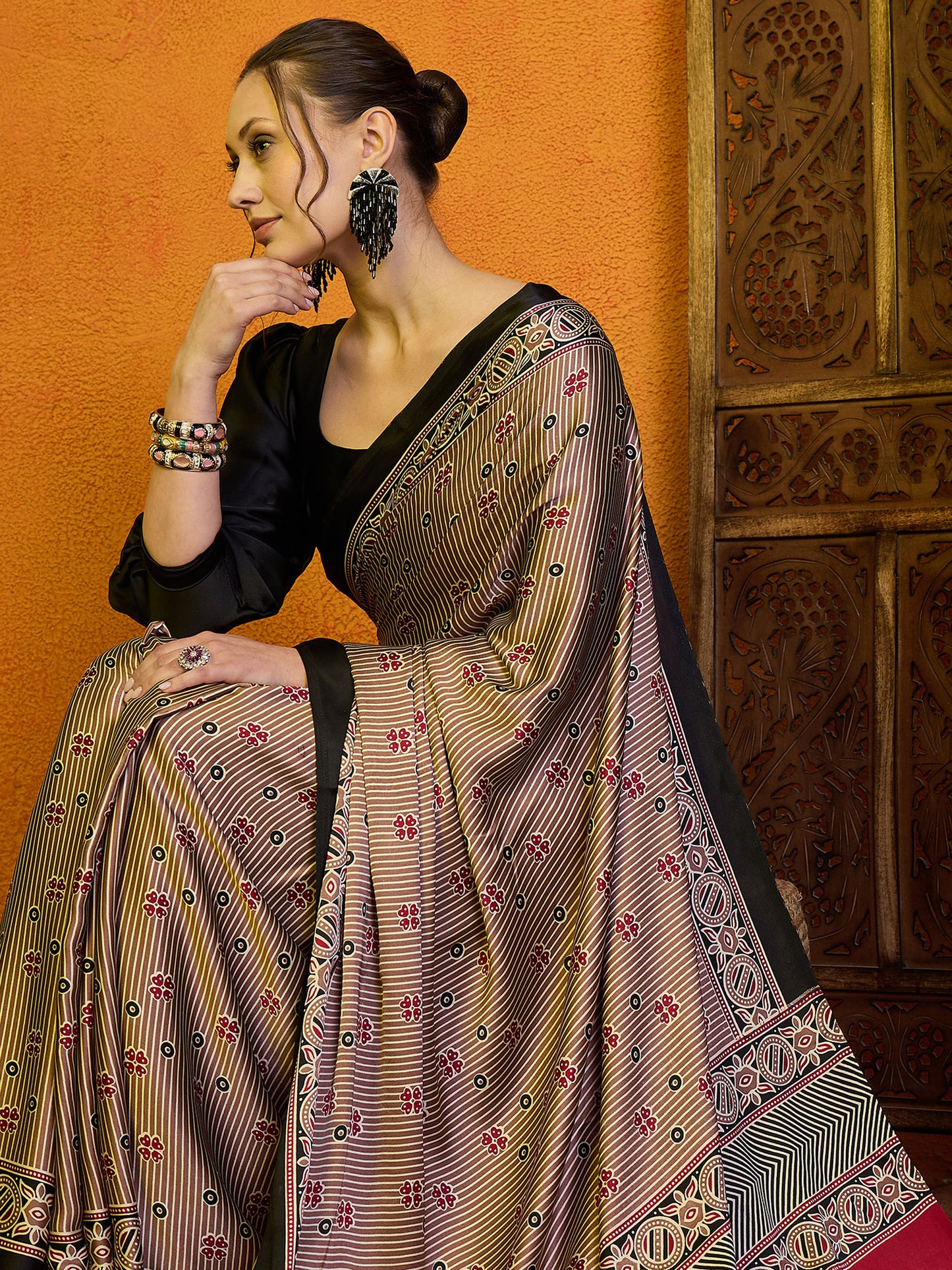 Women's Satin Magenta Printed Designer Saree With Blouse Piece