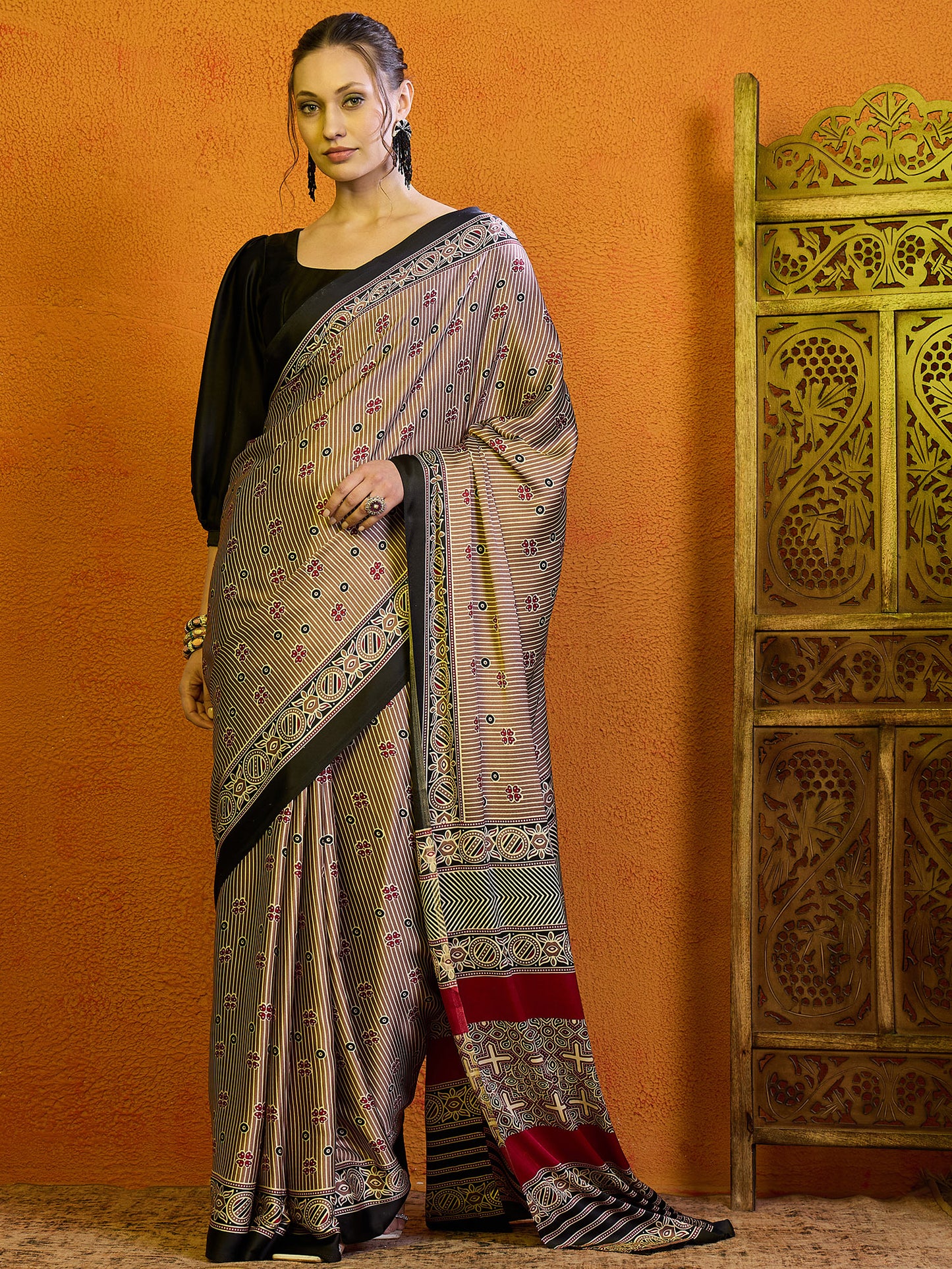 Women's Satin Magenta Printed Designer Saree With Blouse Piece
