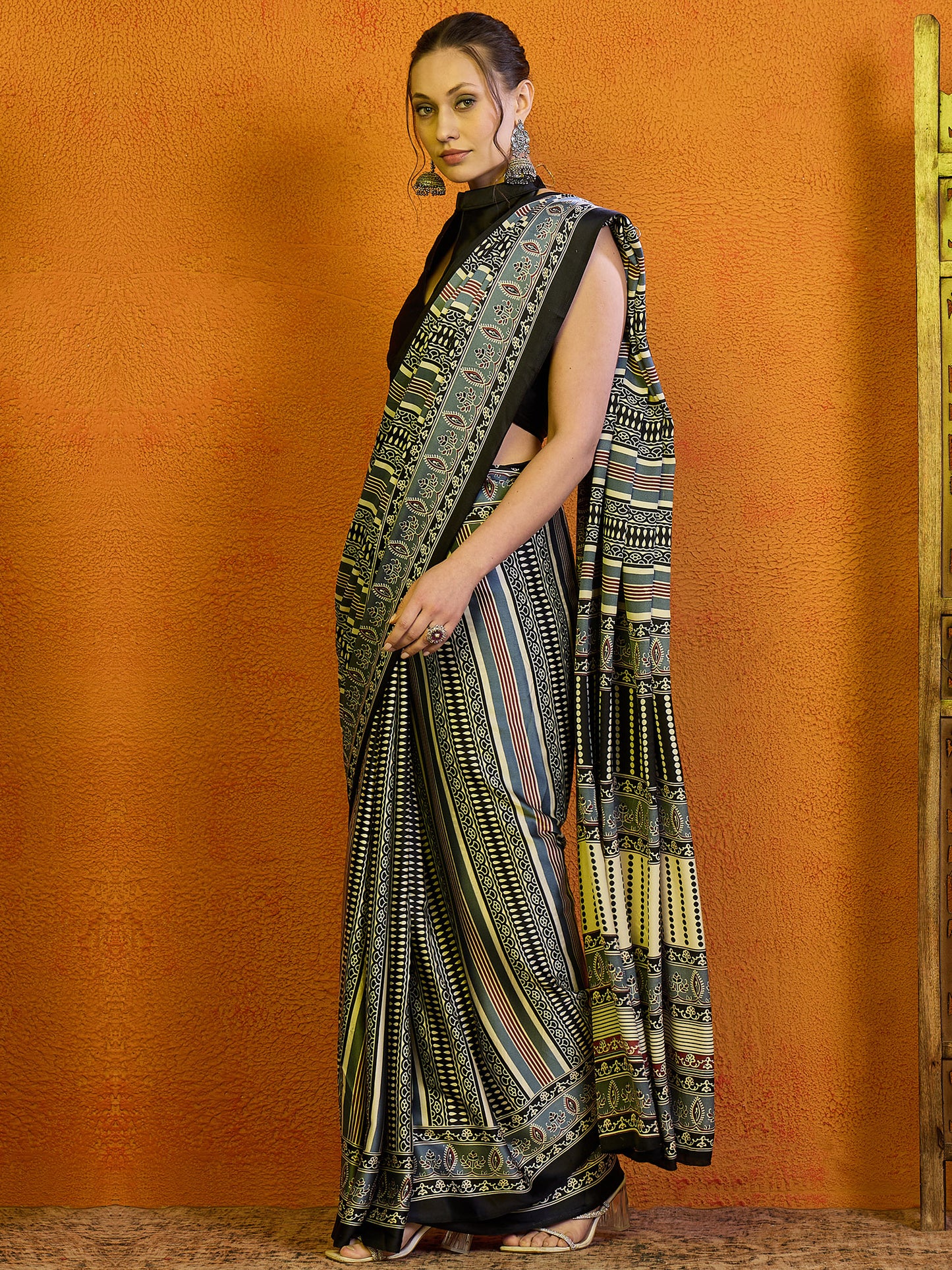 Women's Satin Grey Printed Designer Saree With Blouse Piece
