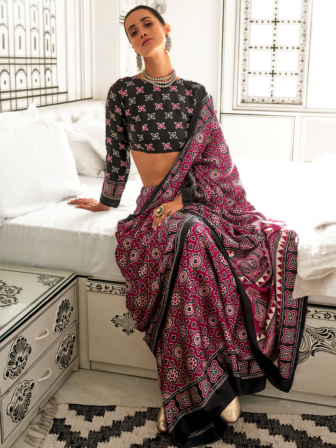 Women's Crepe Pink Printed Designer Saree With Blouse Piece