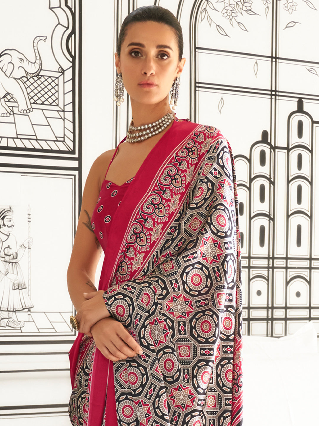 Women's Crepe Black Printed Designer Saree With Blouse Piece