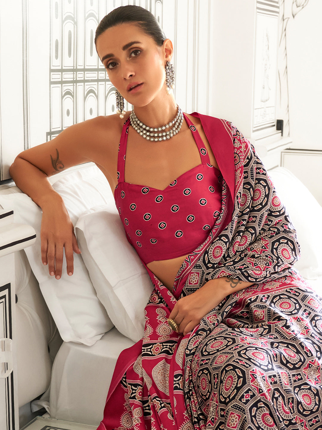 Women's Crepe Black Printed Designer Saree With Blouse Piece