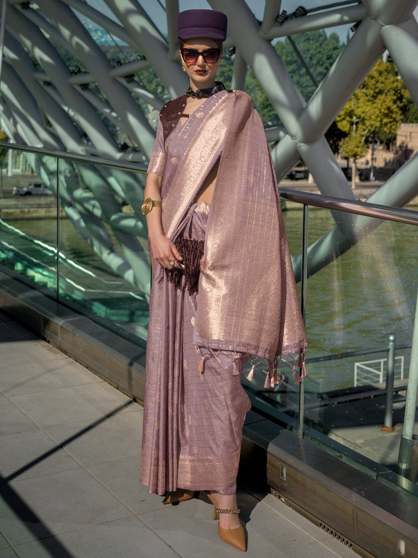 Women's Silk Blend Mauve Woven Design Designer Saree With Blouse Piece