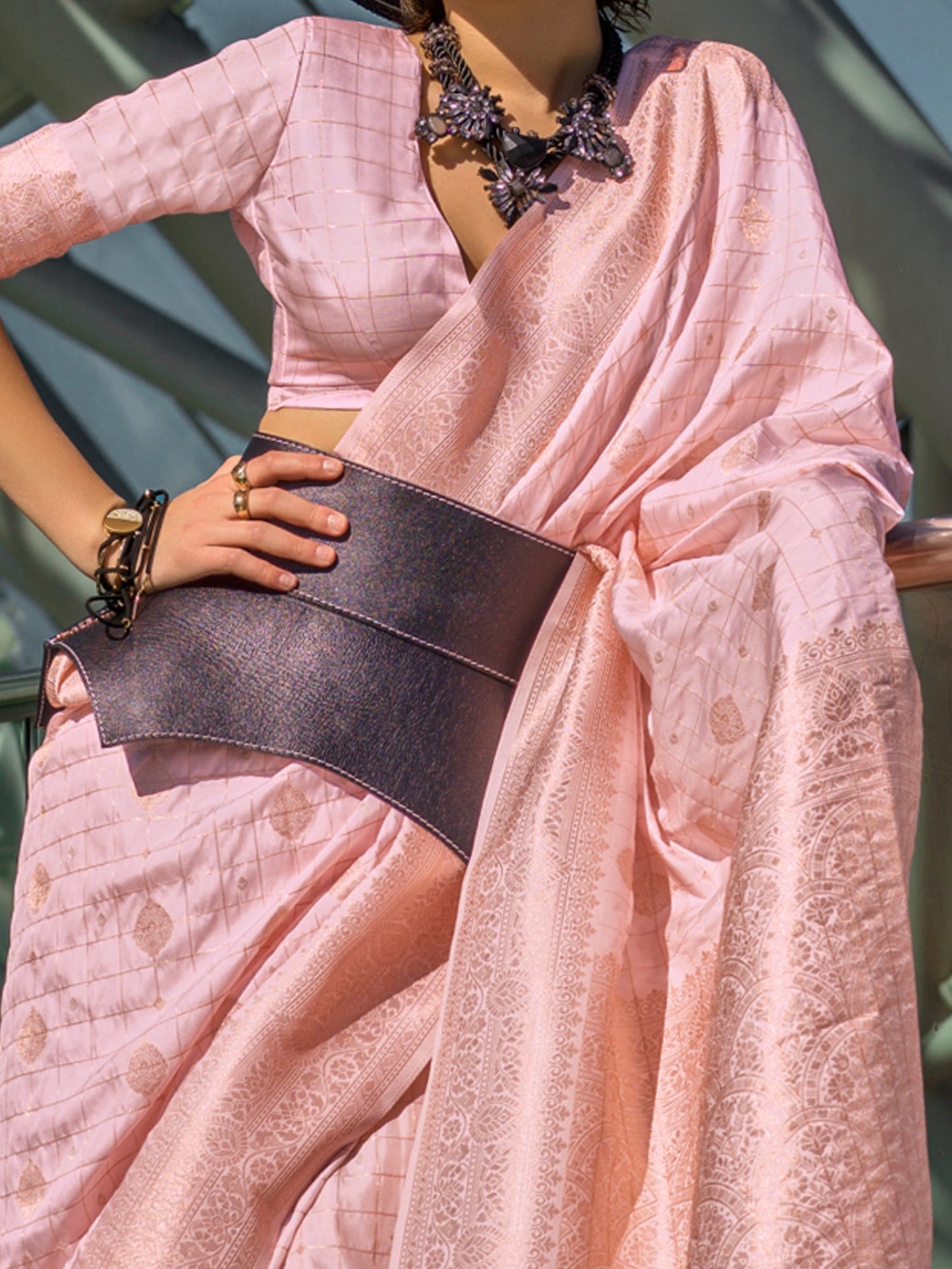 Women's Silk Blend Pink Woven Design Designer Saree With Blouse Piece