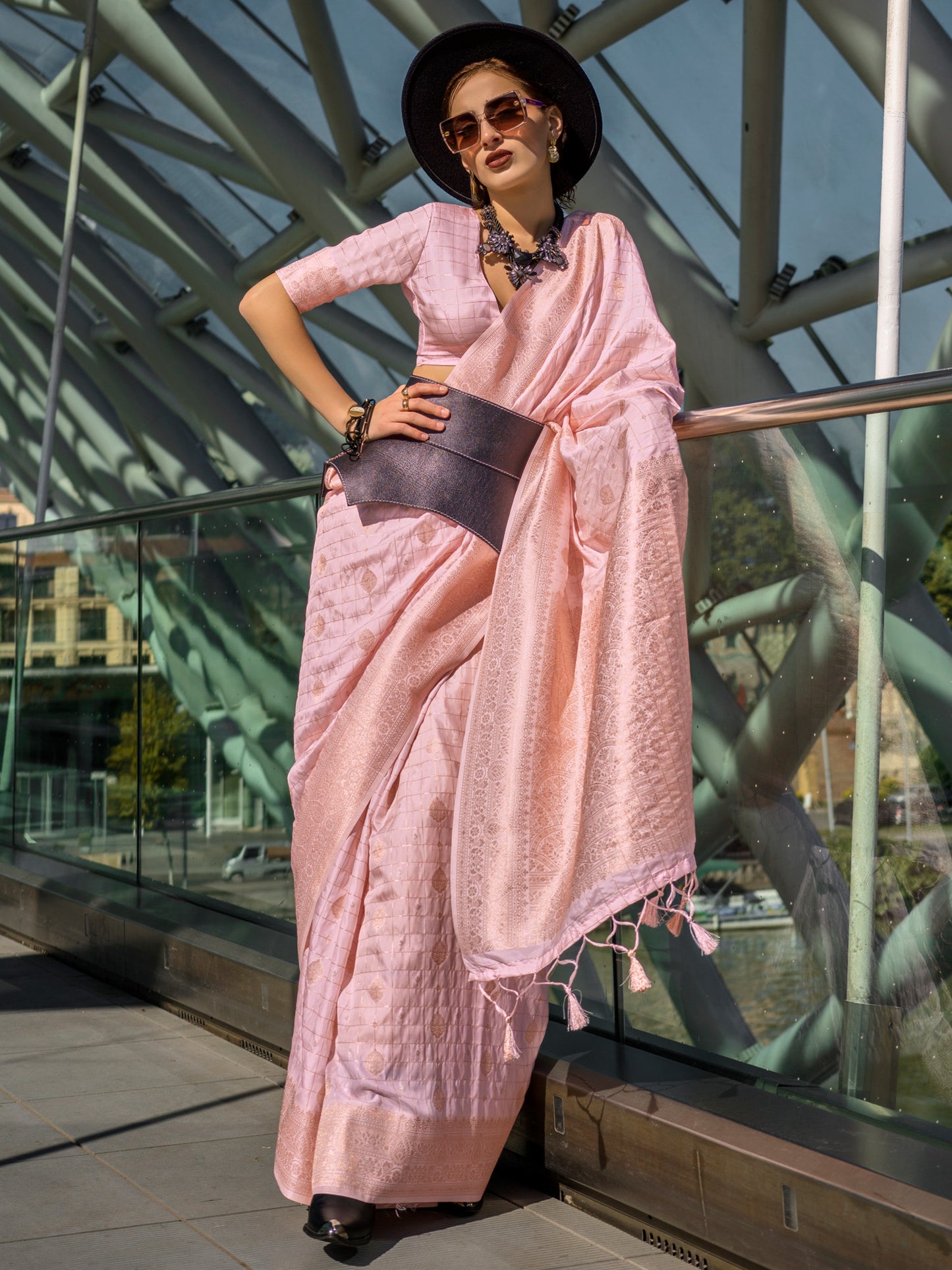 Women's Silk Blend Pink Woven Design Designer Saree With Blouse Piece