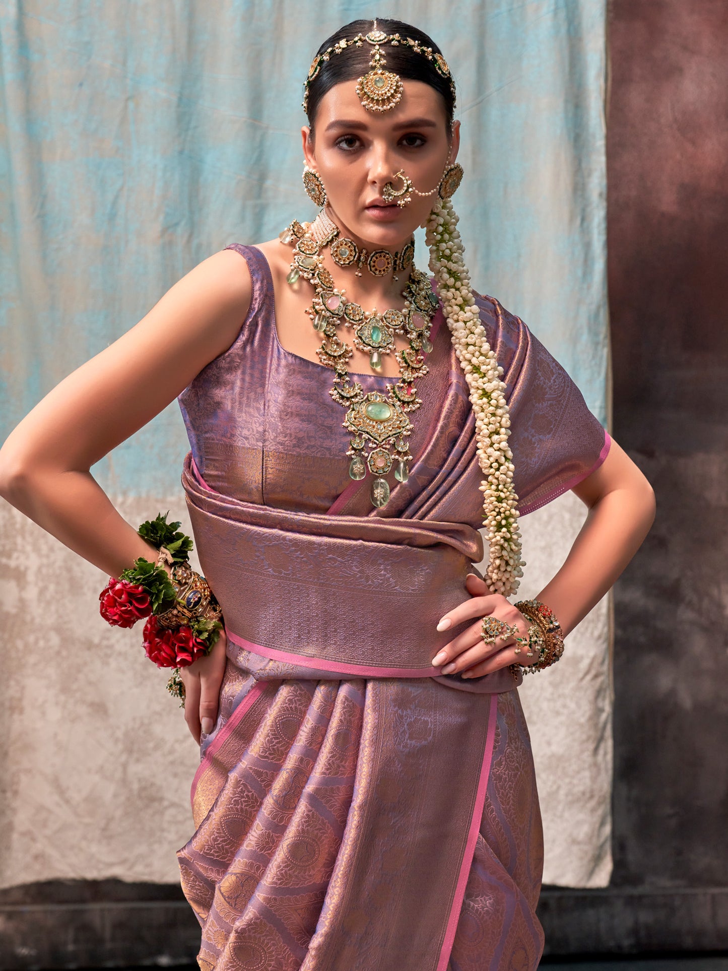 Women's Silk Blend Mauve Woven Design Designer Saree With Blouse Piece