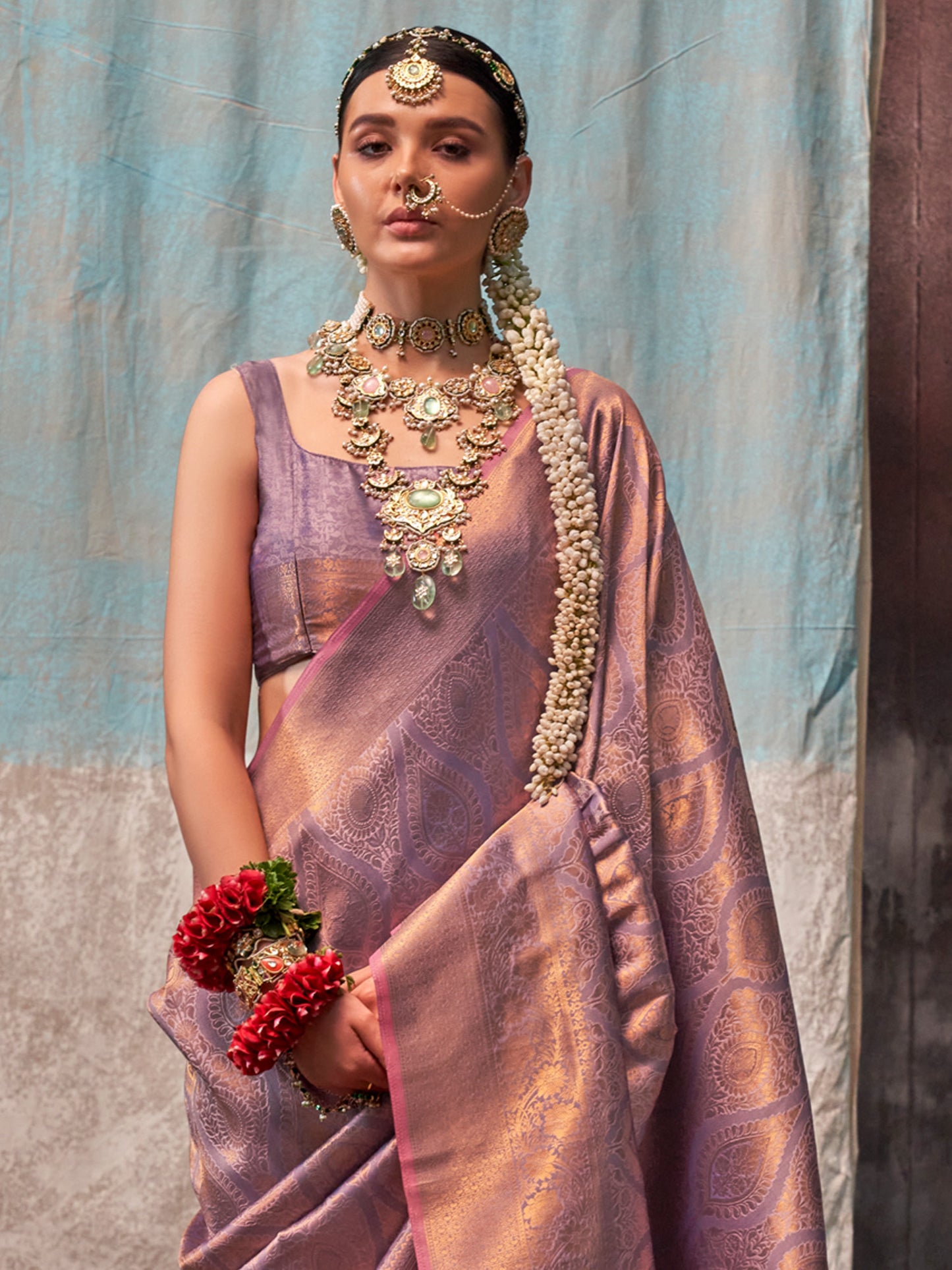 Women's Silk Blend Mauve Woven Design Designer Saree With Blouse Piece