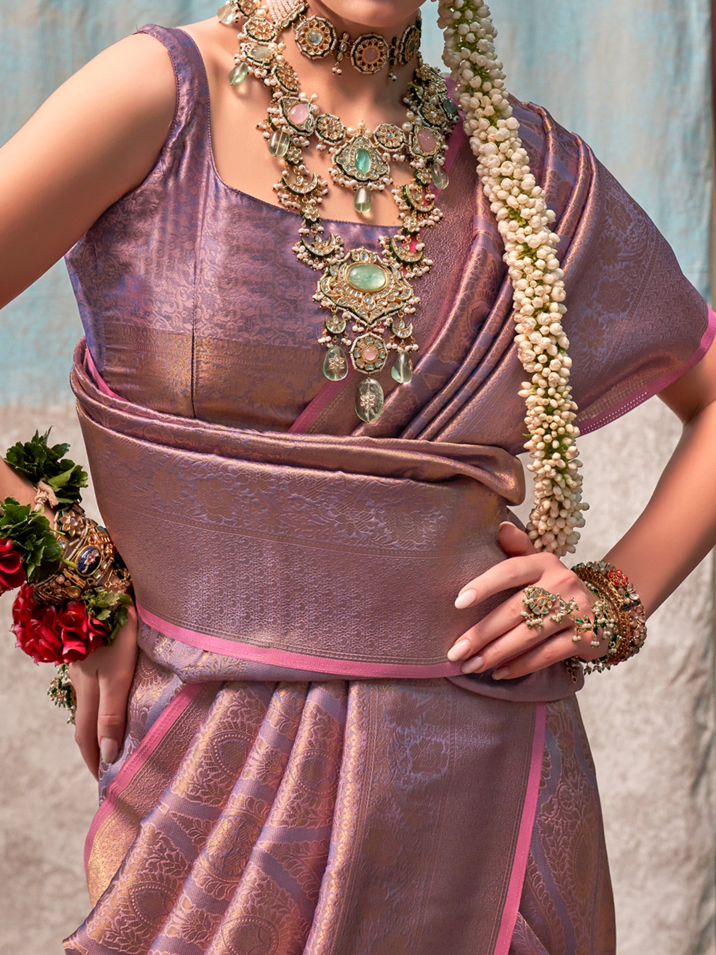 Women's Silk Blend Mauve Woven Design Designer Saree With Blouse Piece