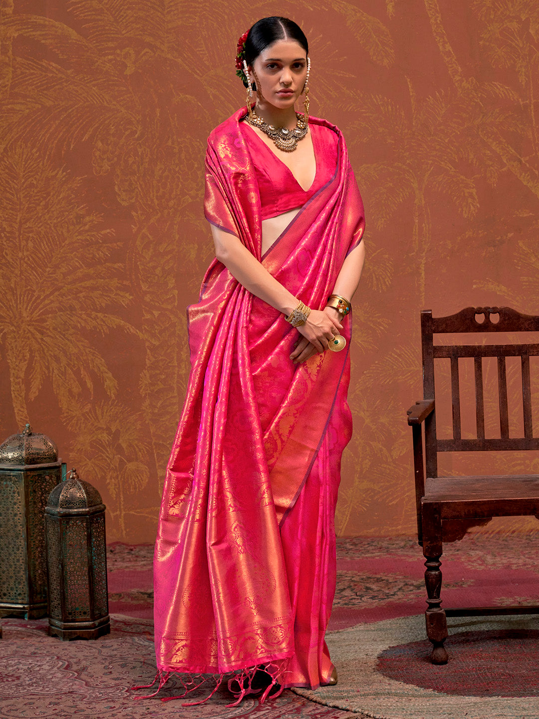 Women's Silk Blend Pink Woven Design Designer Saree With Blouse Piece