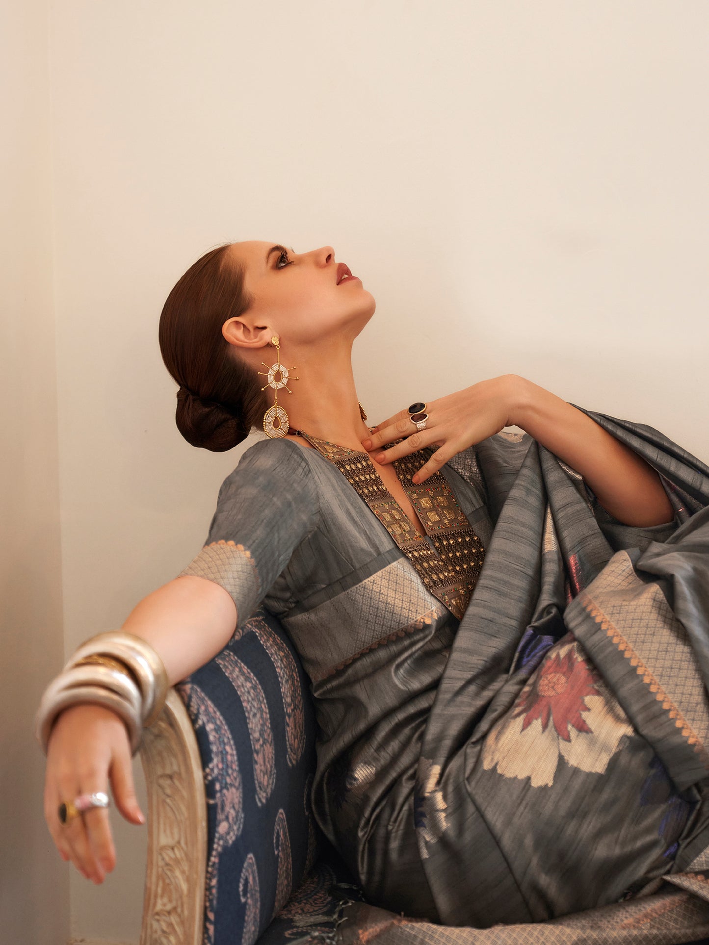 Women's Silk Blend Grey Woven Design Celebrity Saree With Blouse Piece
