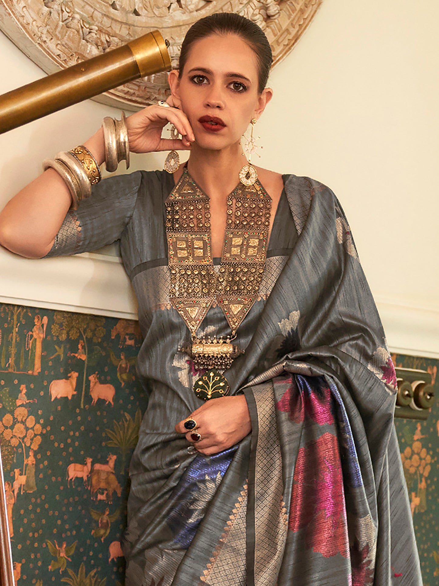Women's Silk Blend Grey Woven Design Celebrity Saree With Blouse Piece