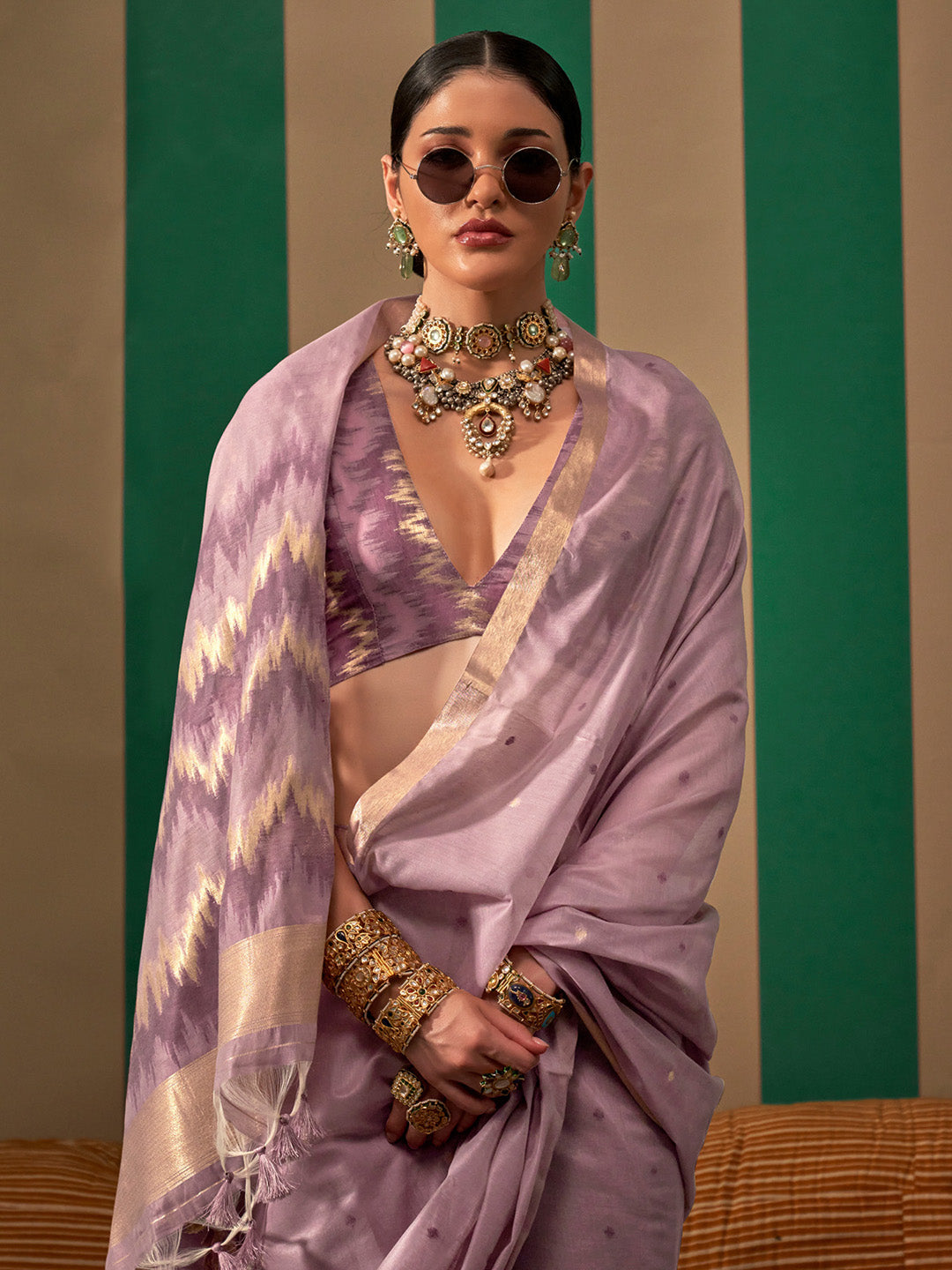 Women's Silk Blend Mauve Woven Design Designer Saree With Blouse Piece