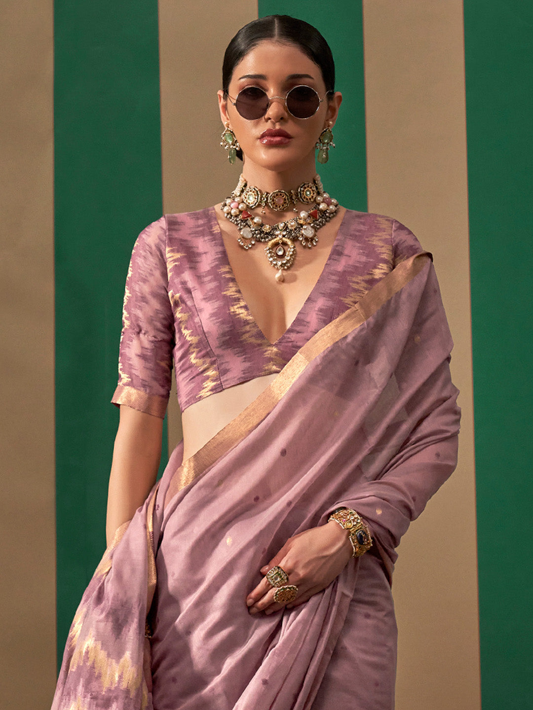 Women's Silk Blend Mauve Woven Design Designer Saree With Blouse Piece
