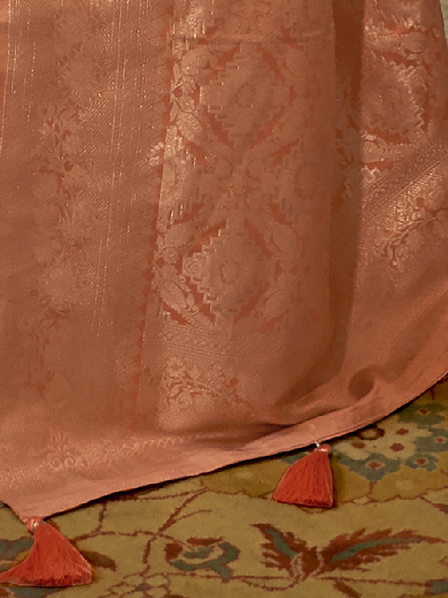 Women's Silk Blend Peach Woven Design Handloom Saree With Blouse Piece