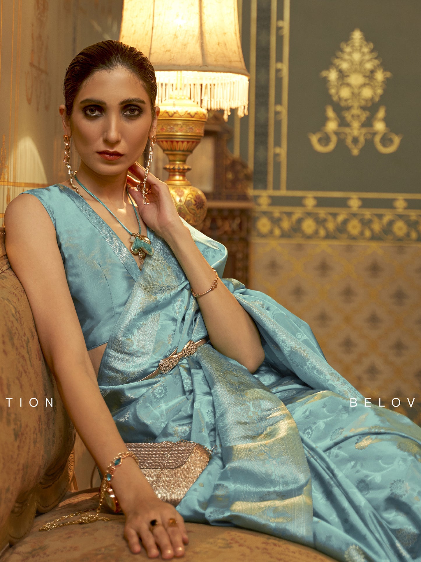 Women's Silk Blend Blue Woven Design Handloom Saree With Blouse Piece