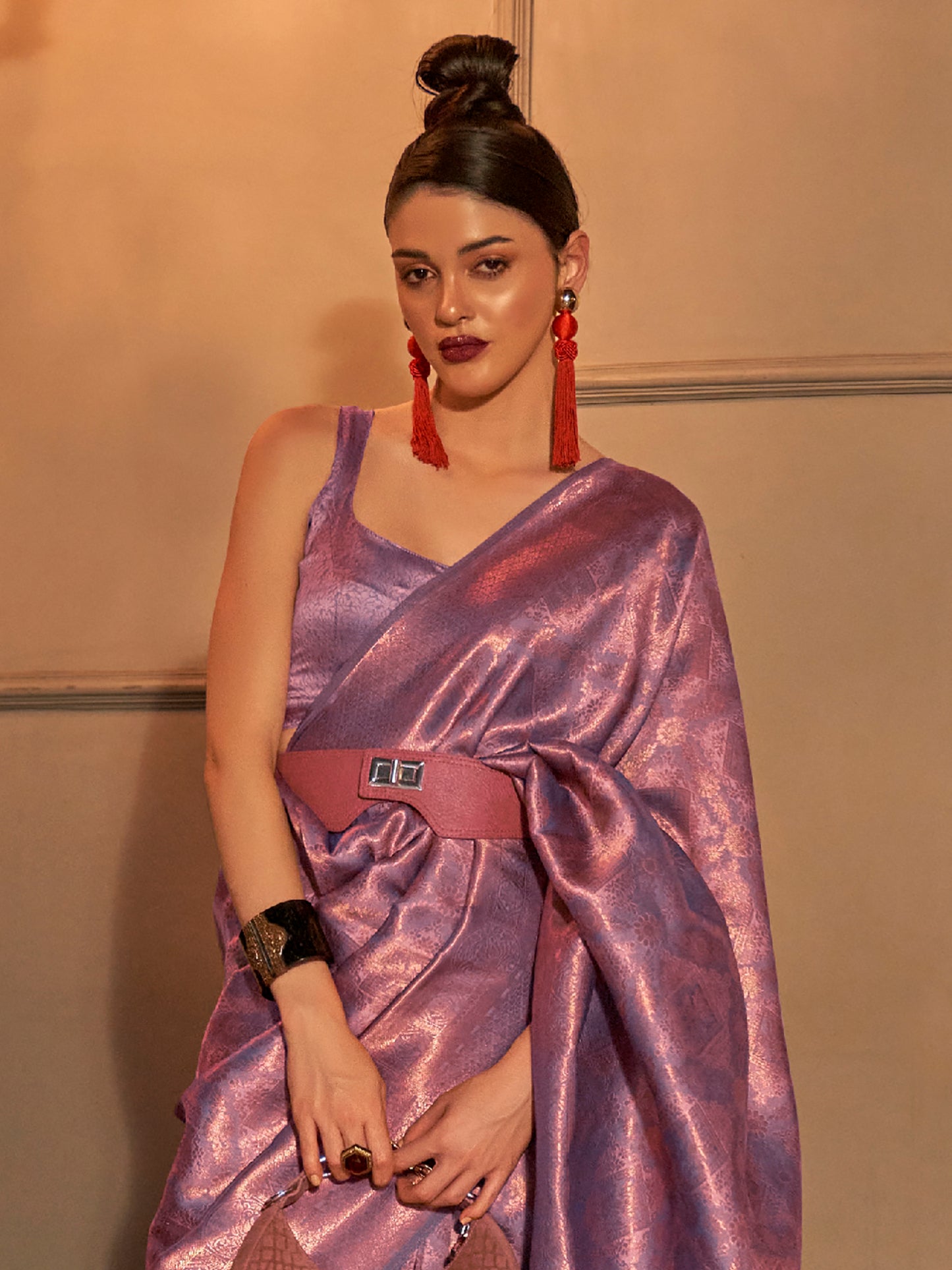 Women's Silk Blend Mauve Woven Design Handloom Saree With Blouse Piece