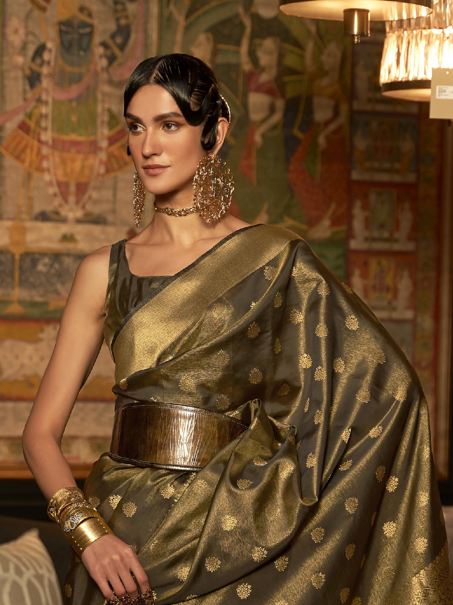 Women's Silk Blend Olive Woven Design Handloom Saree With Blouse Piece