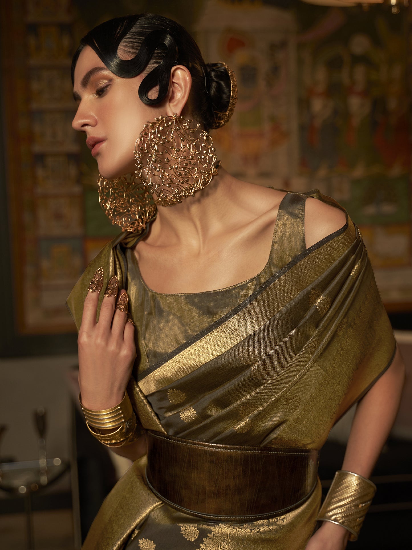 Women's Silk Blend Olive Woven Design Handloom Saree With Blouse Piece