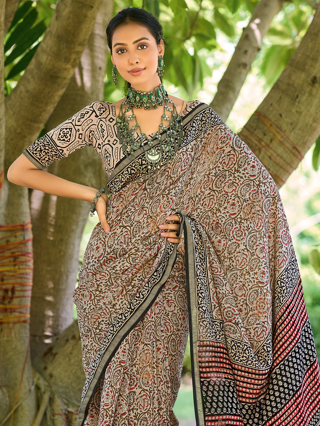 Women's Cotton Beige Printed Designer Saree With Blouse Piece