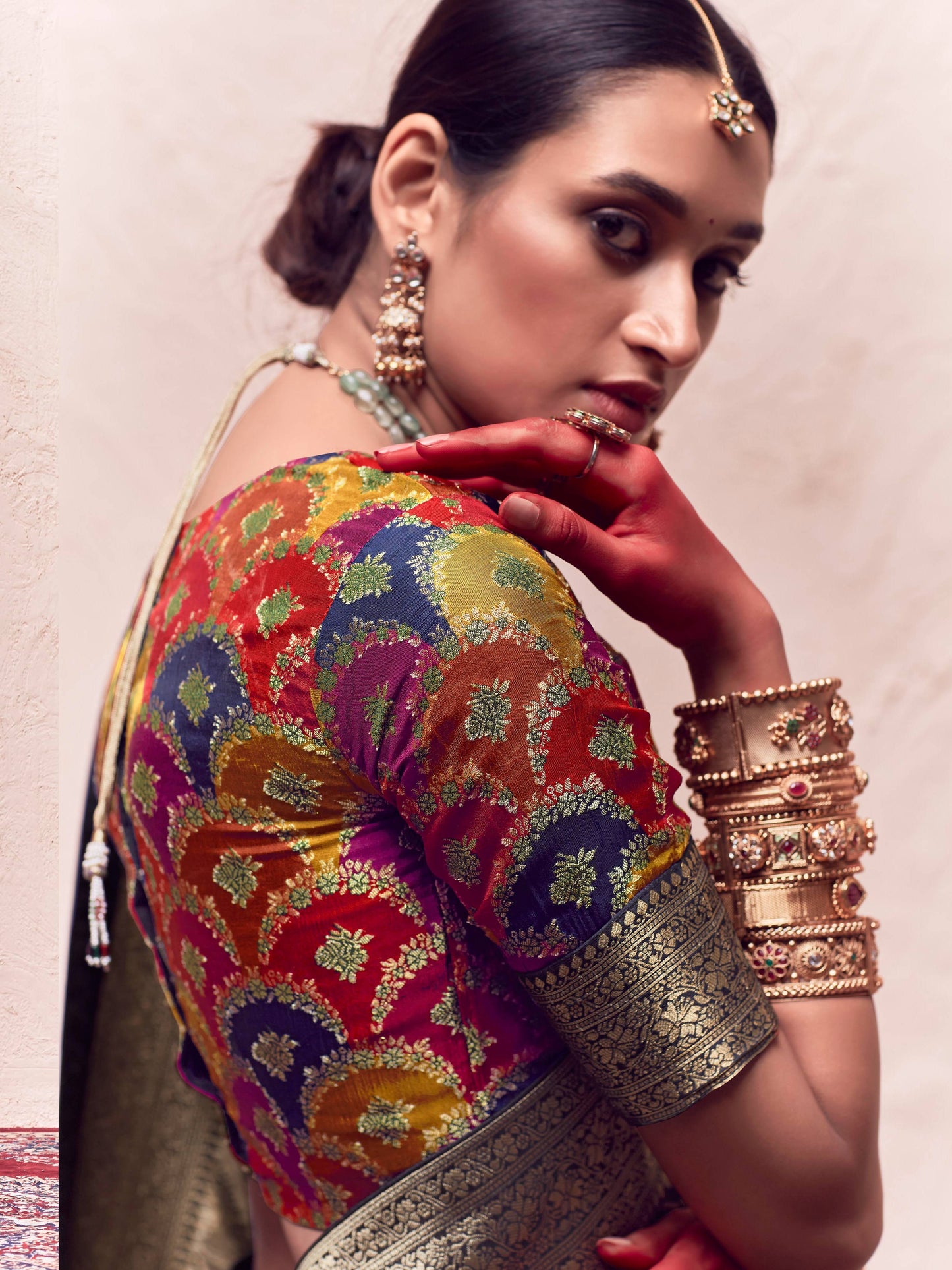 Dhiyona KM Women Navy Blue Crepe Silk Saree With Multicolor Blouseblue Crepe Silk Saree