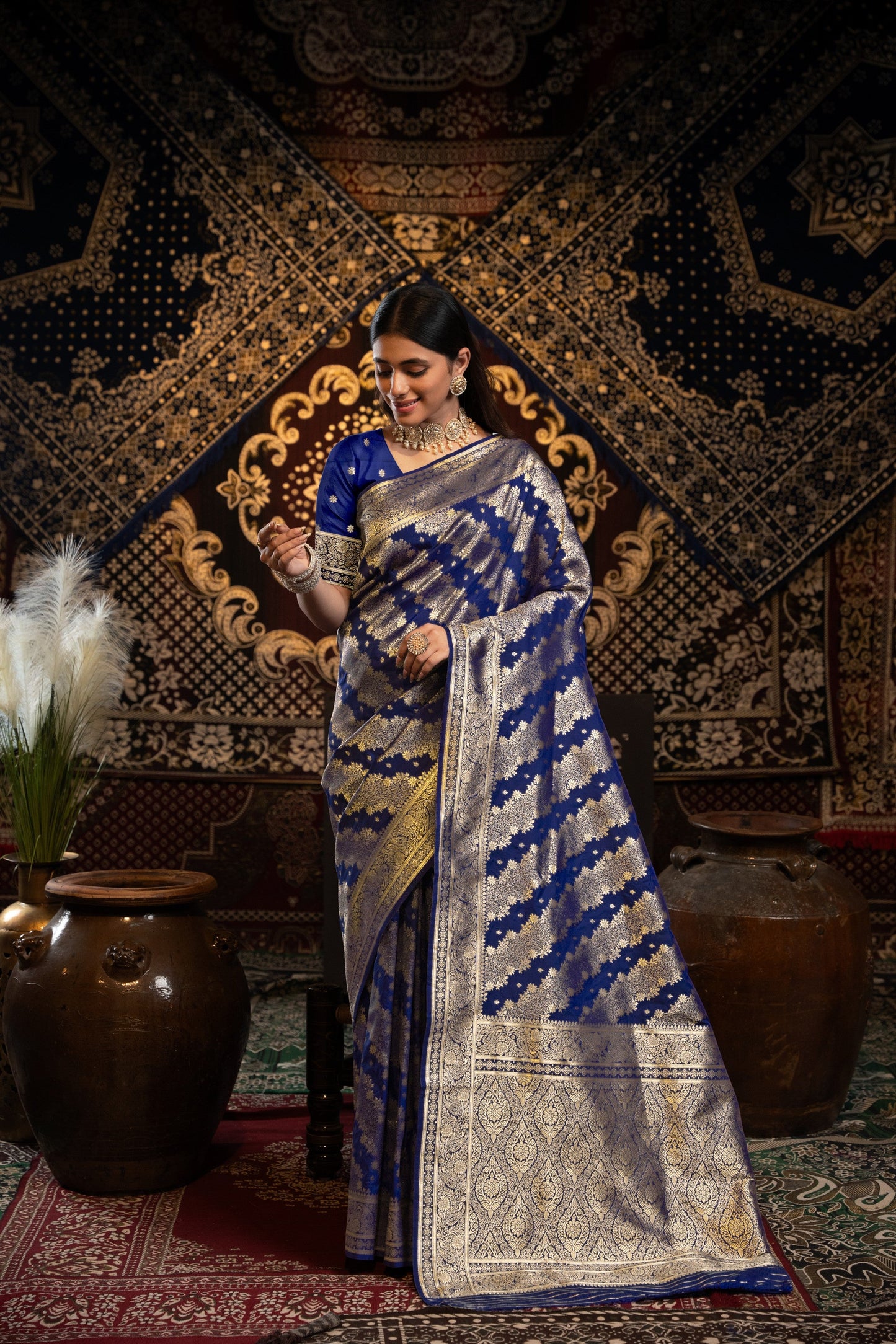 Dhiyona GR Women's Kavya Silk Navy Banarasi Silk Woven Saree