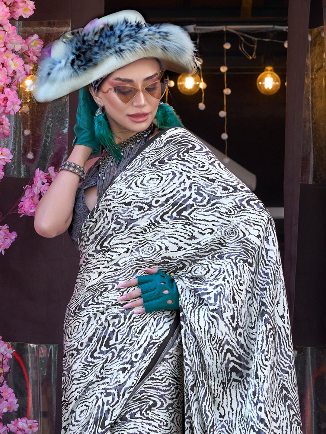 Women's Crepe Grey Printed Designer Saree With Blouse Piece