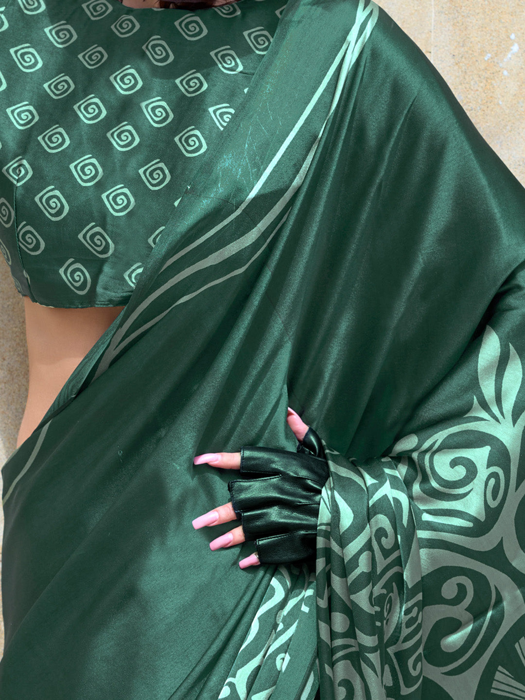 Women's Crepe Green Printed Designer Saree With Blouse Piece