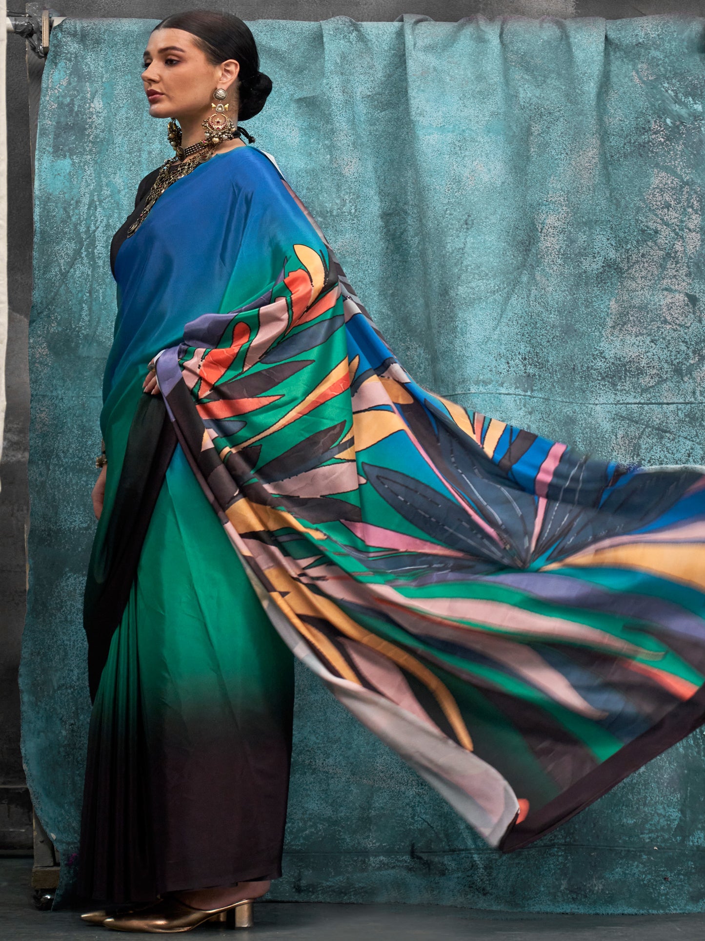 Women's Crepe Multicolored Printed Designer Saree With Blouse Piece