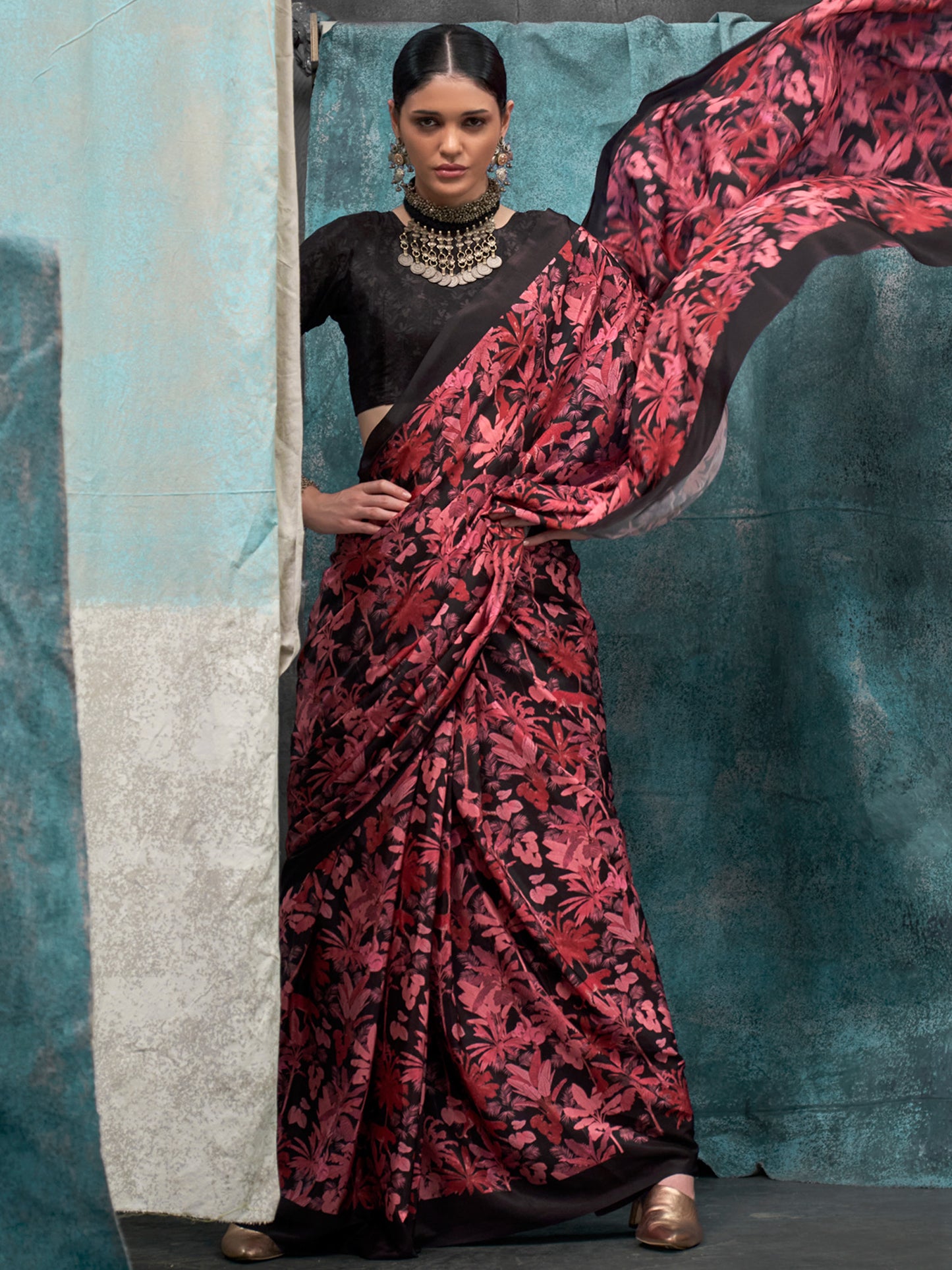 Women's Crepe Black Printed Designer Saree With Blouse Piece