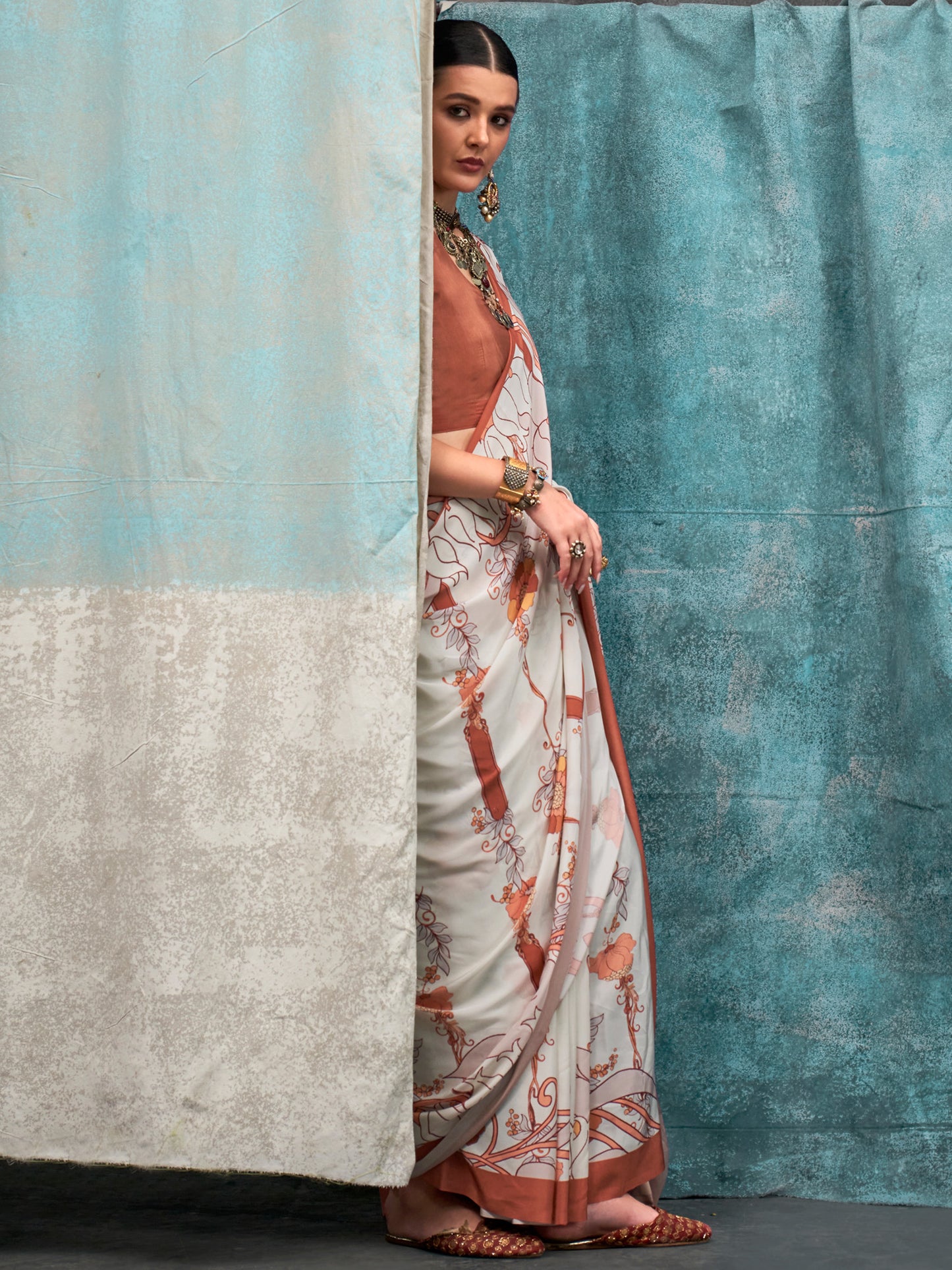 Women's Crepe Off White Printed Designer Saree With Blouse Piece