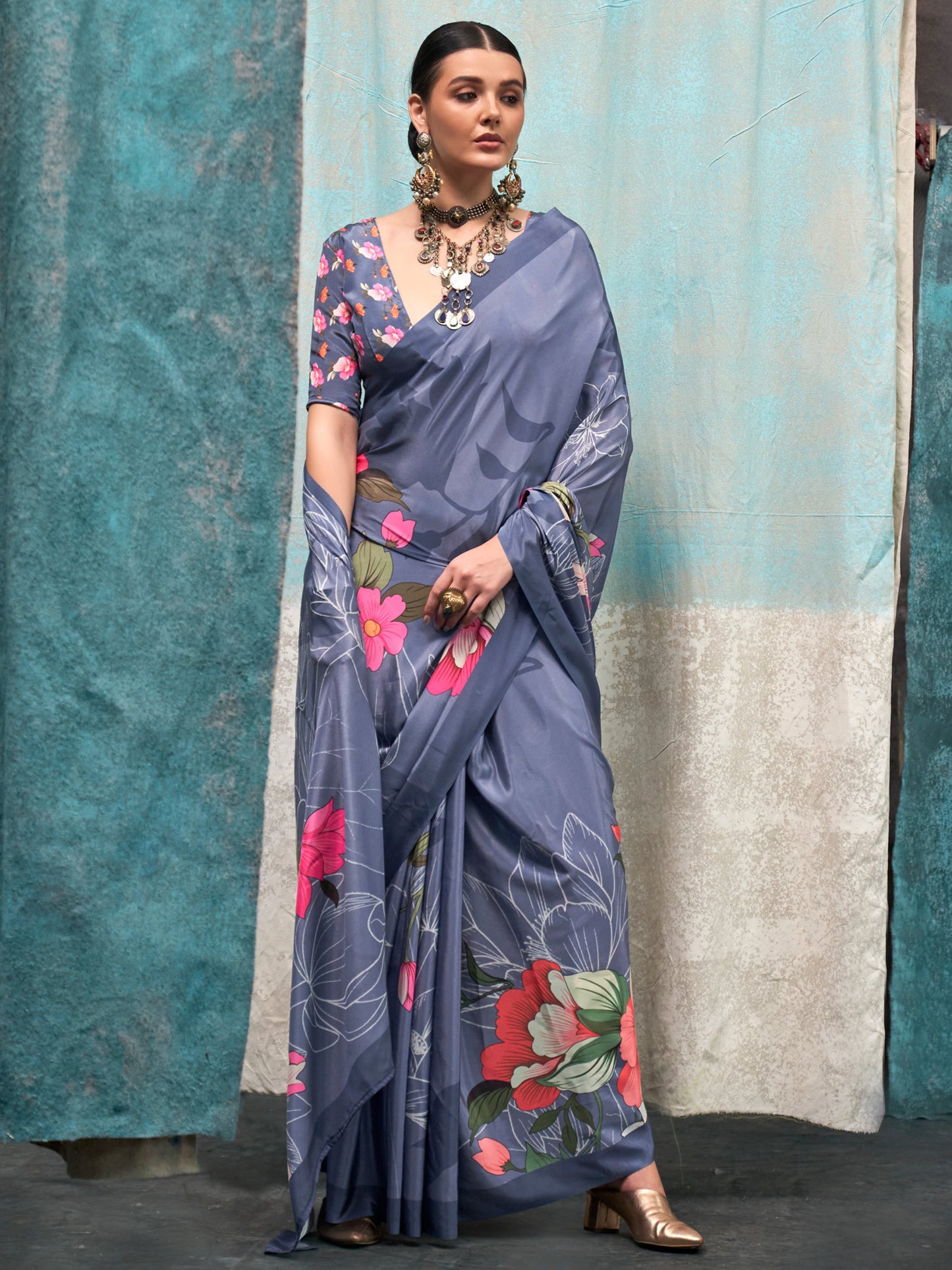 Women's Crepe Metallic Printed Designer Saree With Blouse Piece