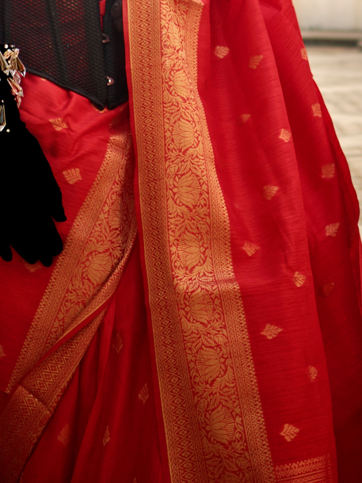 Women's Silk Blend Red Woven Design Designer Saree With Blouse Piece